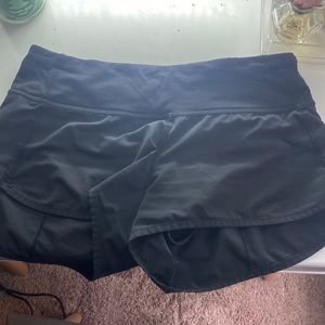 black lululemon shorts